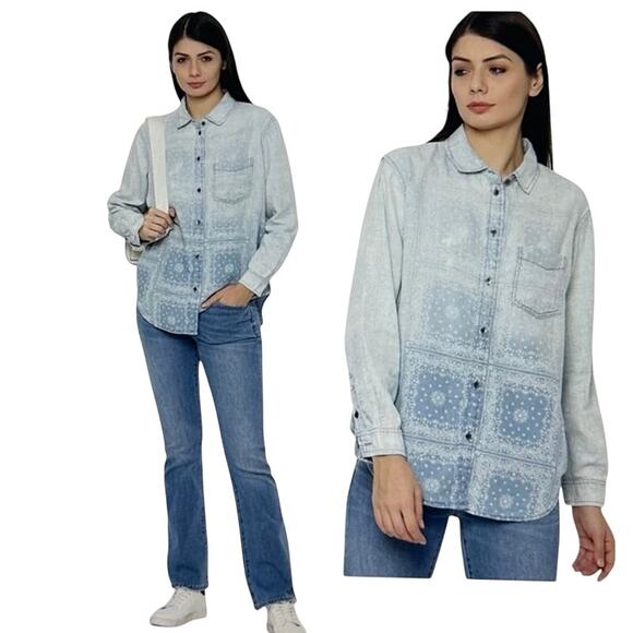 American Eagle Chambray Shirt Womens Medium Blue Ombre Bandana Print Western - Picture 4 of 9